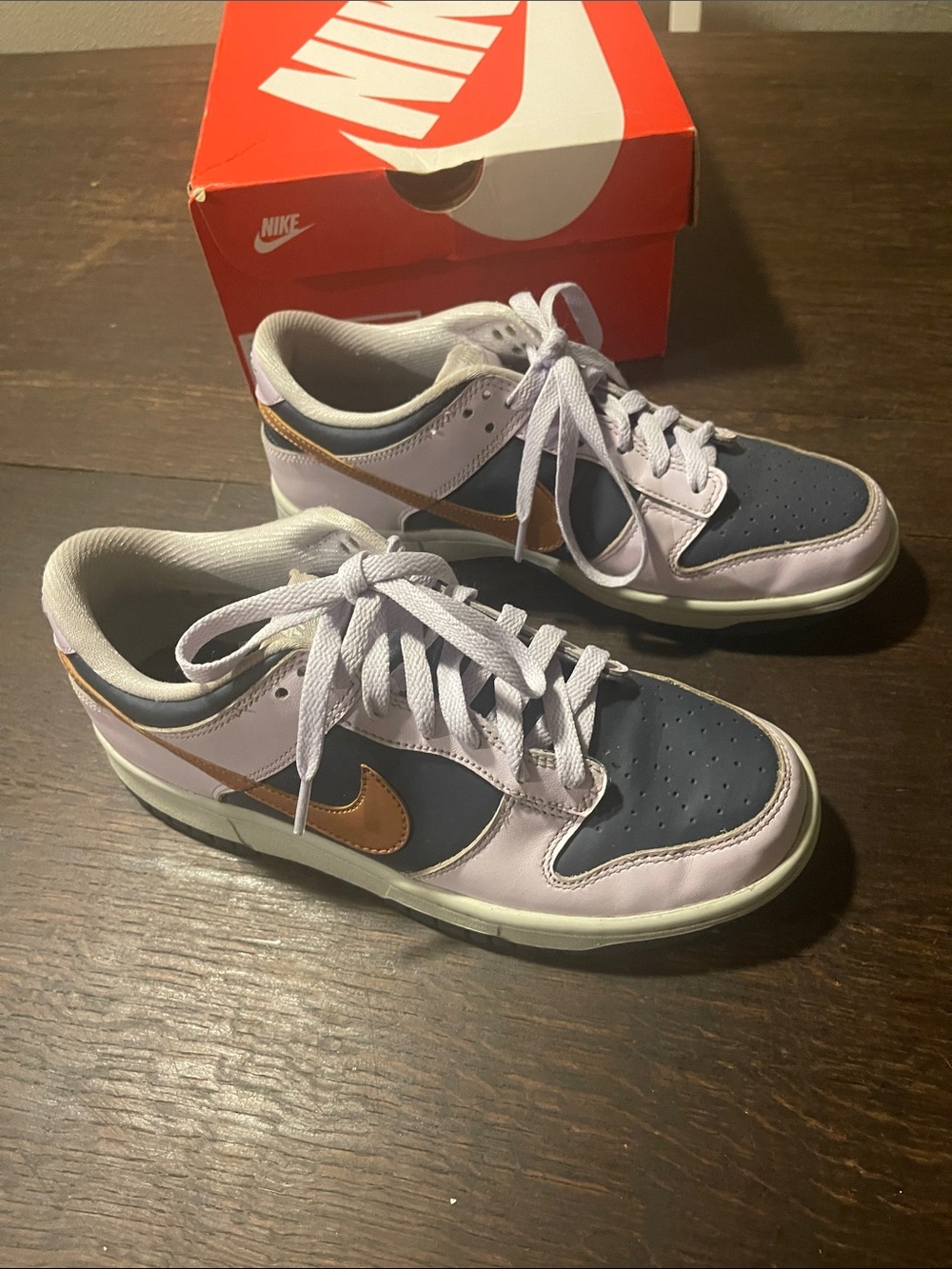 Nike youth Dunk-Low Sneaker in Lavender and Navy - Size 6Y excellent condition - Picture 3 of 4